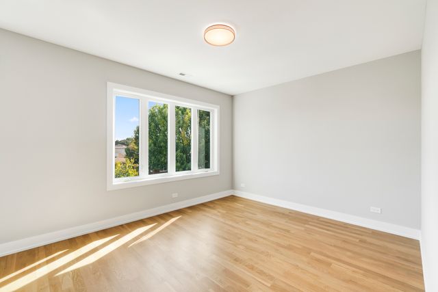 6016 S MAYFIELD Avenue, Chicago, IL 60638