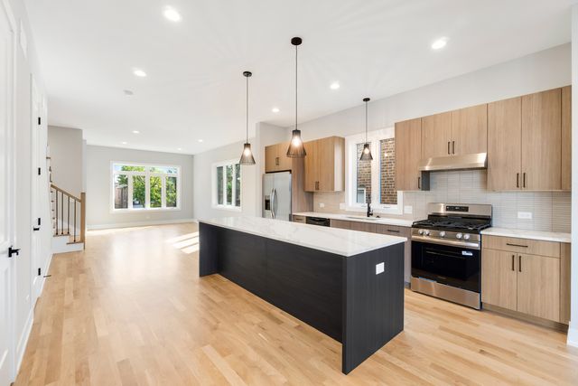 6016 S MAYFIELD Avenue, Chicago, IL 60638