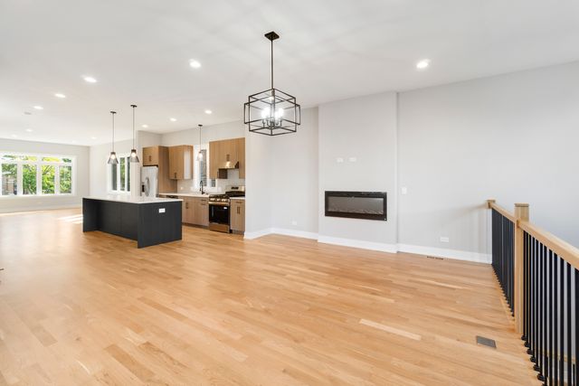 6016 S MAYFIELD Avenue, Chicago, IL 60638