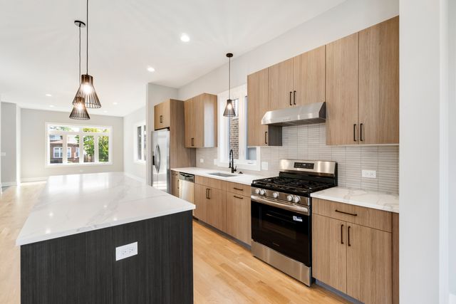 6016 S MAYFIELD Avenue, Chicago, IL 60638