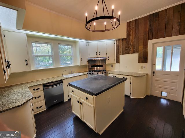 210 Parker Avenue N, Brooklet, GA 30415