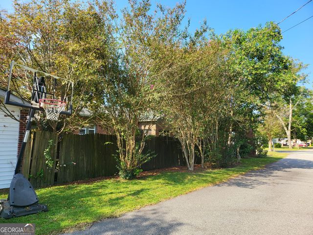 210 Parker Avenue N, Brooklet, GA 30415