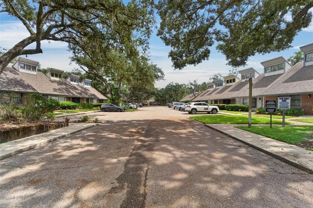 5205 OAK CHARTER COURT, Temple Terrace, FL 33617