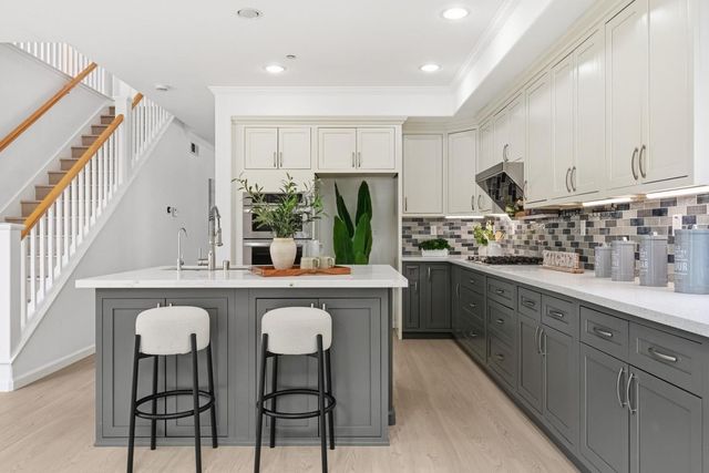 34306 Torrey Pine Ln, Union City, CA 94587