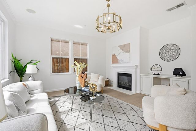 34306 Torrey Pine Ln, Union City, CA 94587