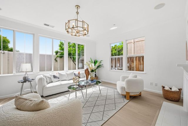 34306 Torrey Pine Ln, Union City, CA 94587