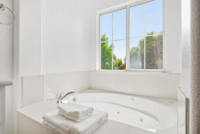 34306 Torrey Pine Ln, Union City, CA 94587