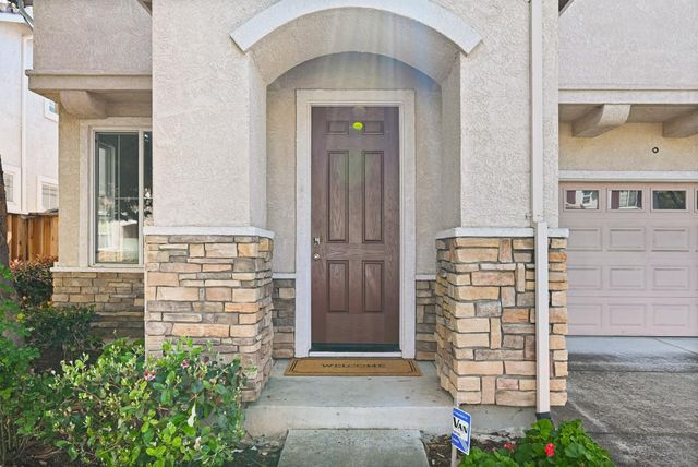 34306 Torrey Pine Ln, Union City, CA 94587