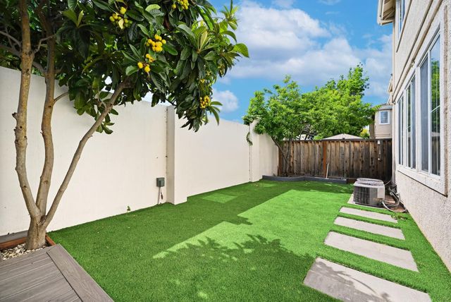 34306 Torrey Pine Ln, Union City, CA 94587