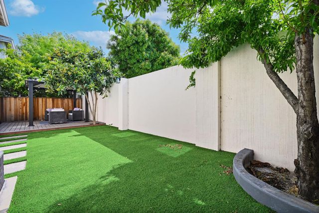 34306 Torrey Pine Ln, Union City, CA 94587