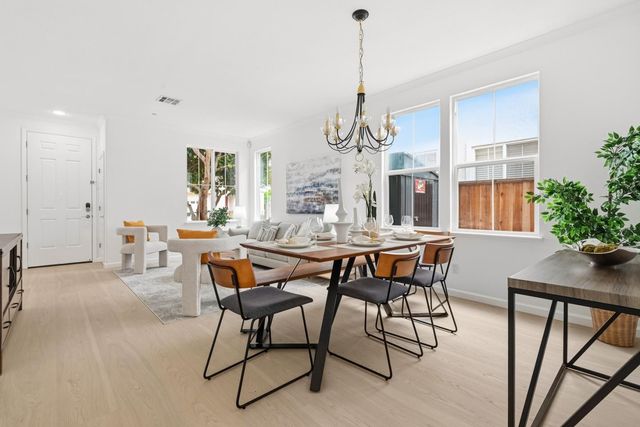 34306 Torrey Pine Ln, Union City, CA 94587