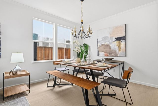 34306 Torrey Pine Ln, Union City, CA 94587