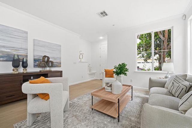 34306 Torrey Pine Ln, Union City, CA 94587