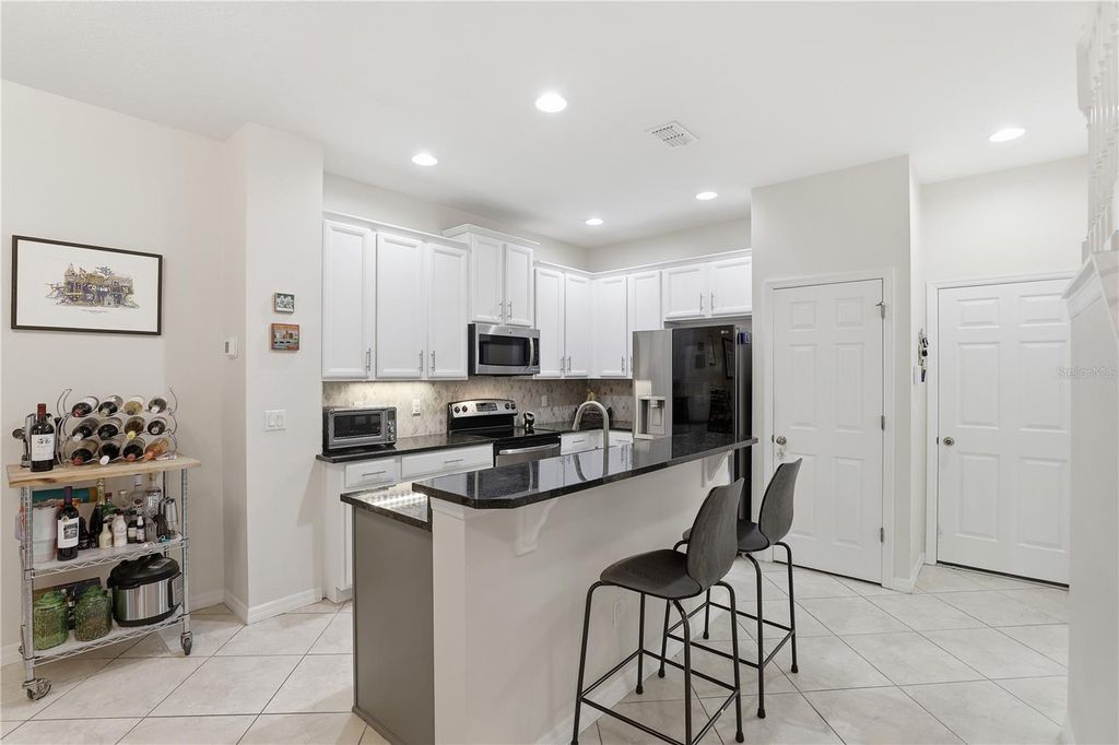 Image 9 of property listing at 5335 HIDDEN CYPRESS LANE, Oviedo, FL 32765