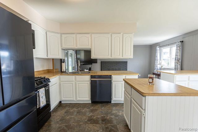 15270 Cambridge Drive, Fraser, MI 48026