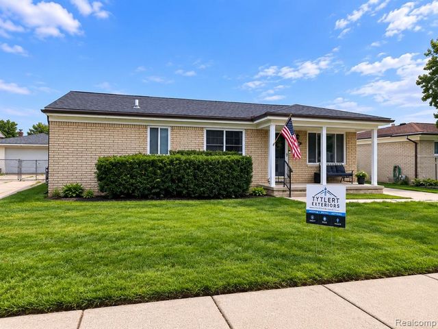 15270 Cambridge Drive, Fraser, MI 48026