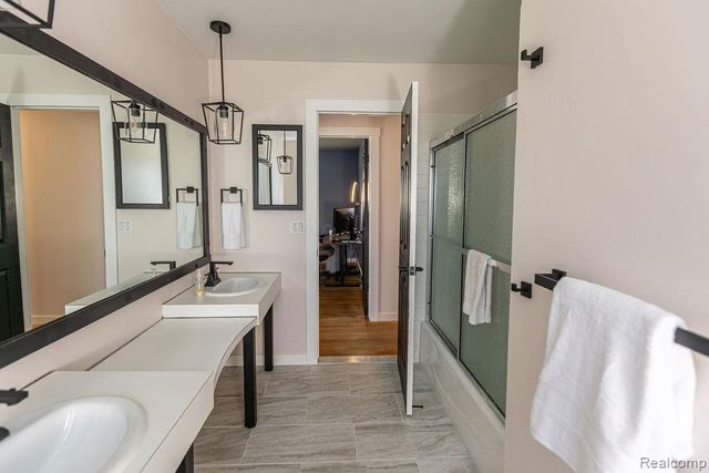 15270 Cambridge Drive, Fraser, MI 48026