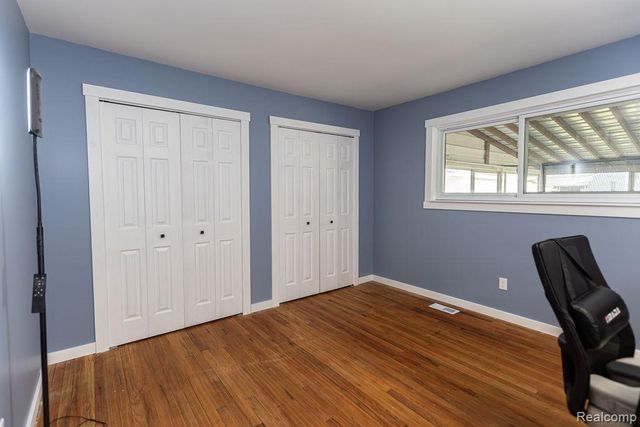 15270 Cambridge Drive, Fraser, MI 48026