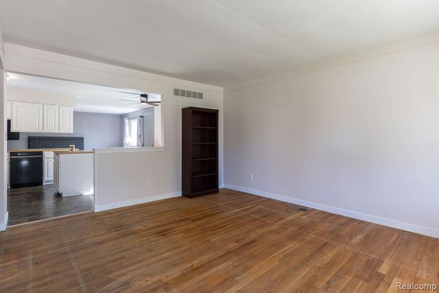 15270 Cambridge Drive, Fraser, MI 48026