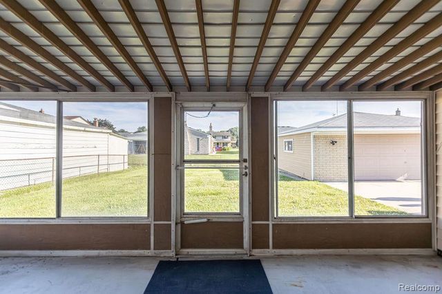 15270 Cambridge Drive, Fraser, MI 48026
