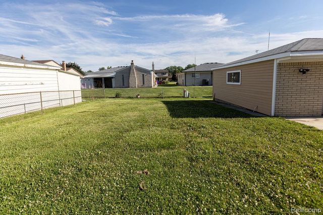 15270 Cambridge Drive, Fraser, MI 48026
