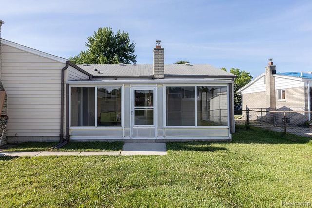 15270 Cambridge Drive, Fraser, MI 48026
