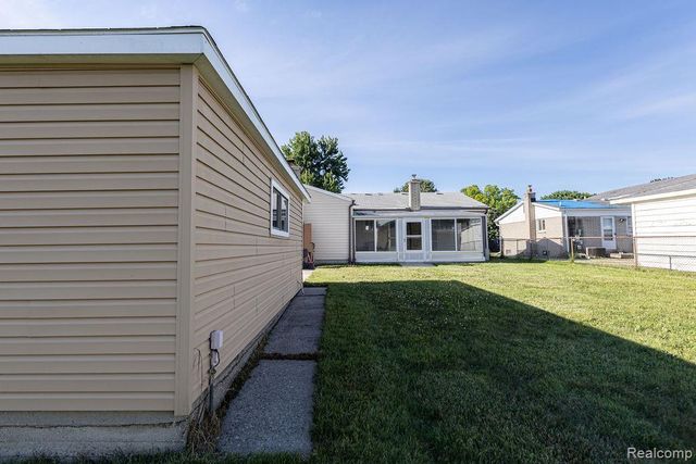 15270 Cambridge Drive, Fraser, MI 48026