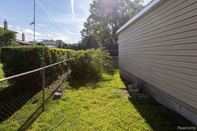 15270 Cambridge Drive, Fraser, MI 48026