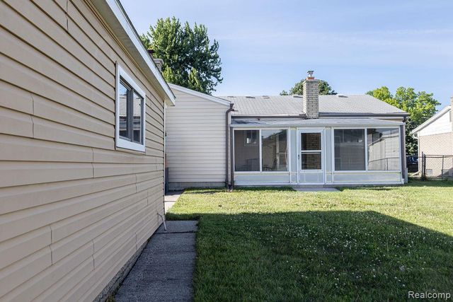 15270 Cambridge Drive, Fraser, MI 48026
