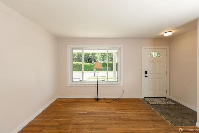 15270 Cambridge Drive, Fraser, MI 48026