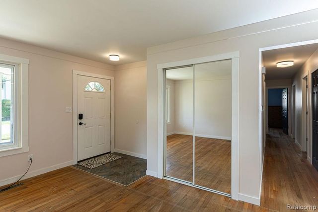 15270 Cambridge Drive, Fraser, MI 48026