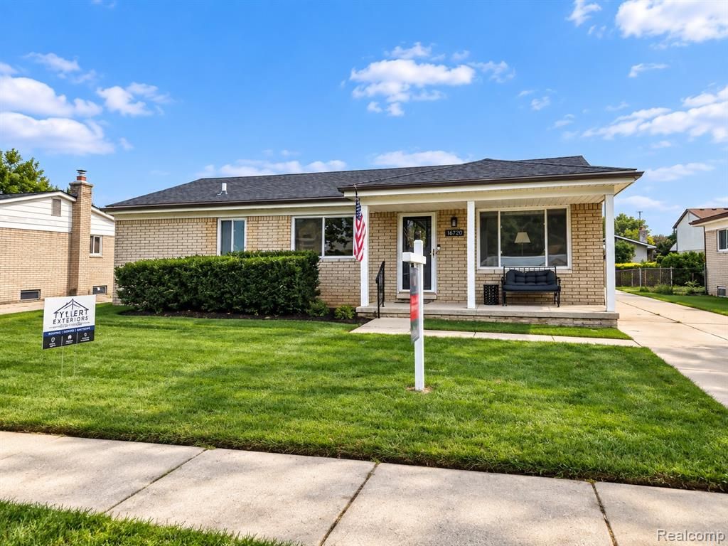 15270 Cambridge Drive, Fraser, MI 48026