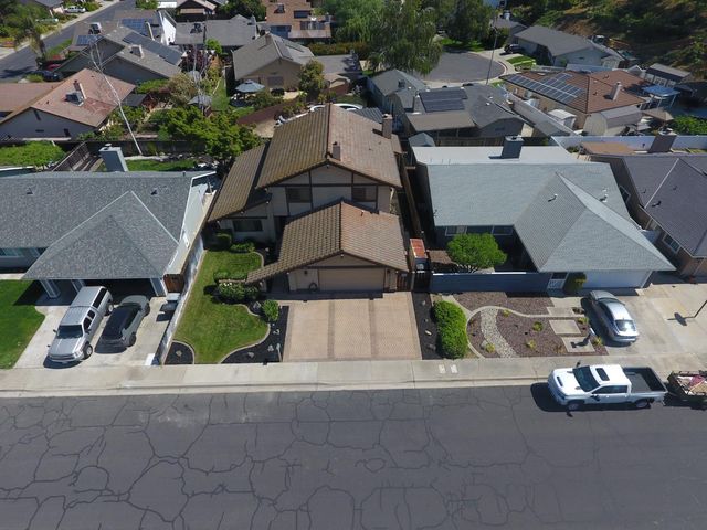 861 River Bluff Ct, Oakdale, CA 95361