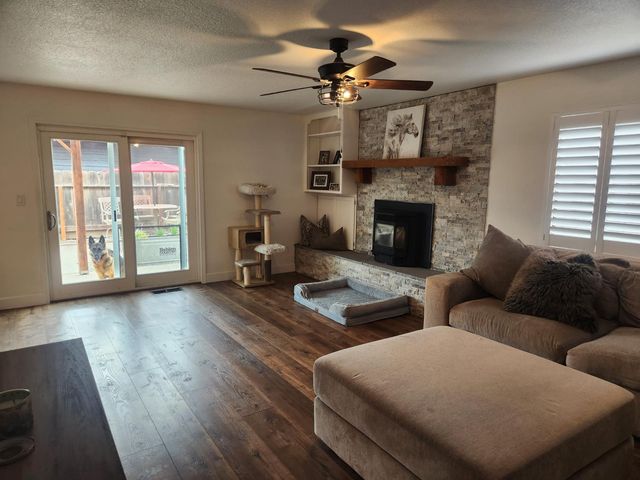 861 River Bluff Ct, Oakdale, CA 95361