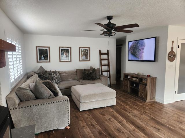 861 River Bluff Ct, Oakdale, CA 95361