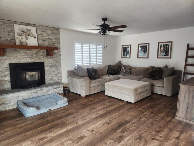 861 River Bluff Ct, Oakdale, CA 95361