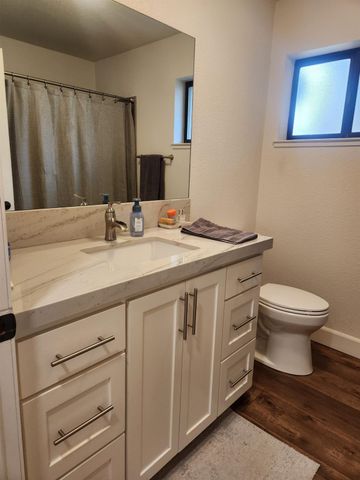 861 River Bluff Ct, Oakdale, CA 95361