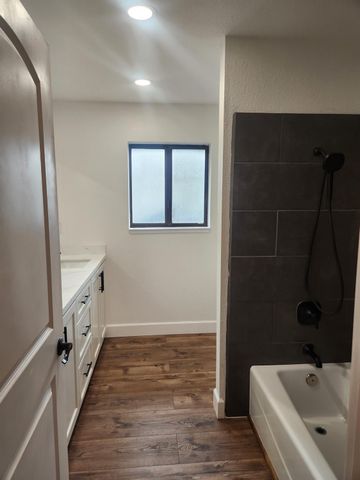 861 River Bluff Ct, Oakdale, CA 95361