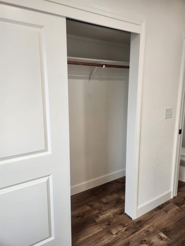 861 River Bluff Ct, Oakdale, CA 95361