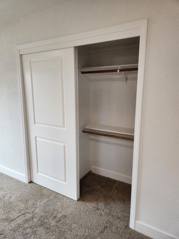 861 River Bluff Ct, Oakdale, CA 95361