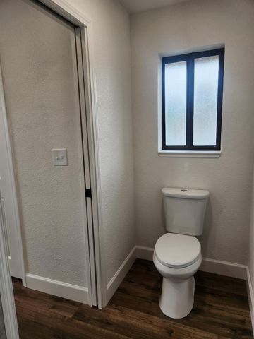 861 River Bluff Ct, Oakdale, CA 95361