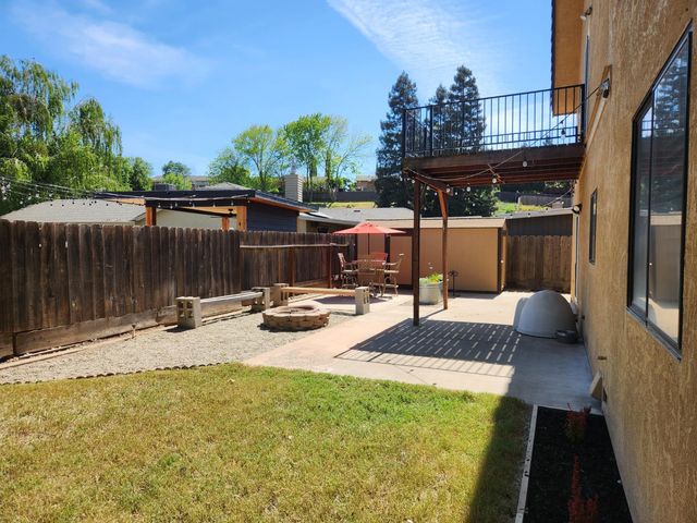 861 River Bluff Ct, Oakdale, CA 95361