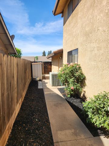 861 River Bluff Ct, Oakdale, CA 95361