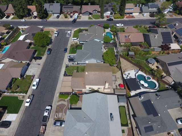 861 River Bluff Ct, Oakdale, CA 95361