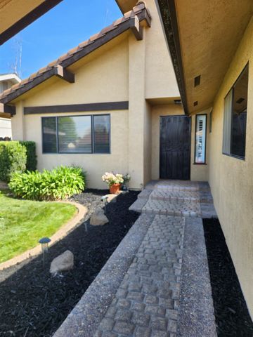 861 River Bluff Ct, Oakdale, CA 95361