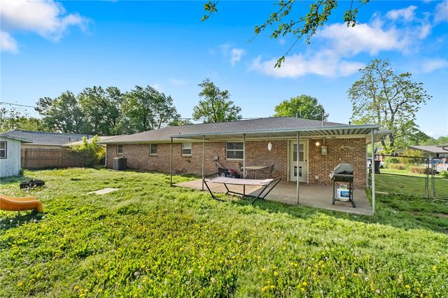 1906 Sisco Avenue, Springdale, AR 72762
