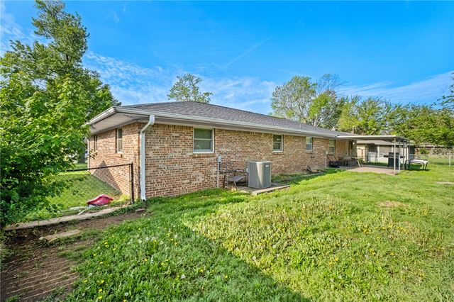 1906 Sisco Avenue, Springdale, AR 72762