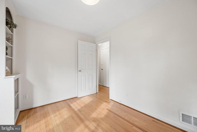 124 CHESTNUT AVE, Washington Grove, MD 20880