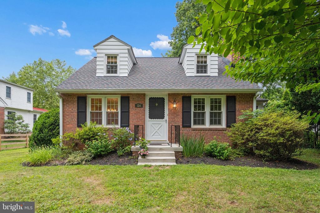 124 CHESTNUT AVE, Washington Grove, MD 20880