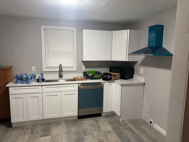 8 Robertson Dr, Shrewsbury, MA 01545